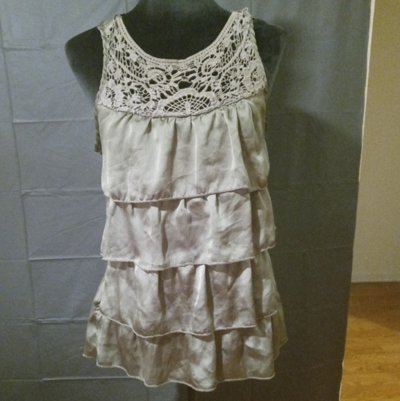 Beautiful blouse - Picture 3 of 5